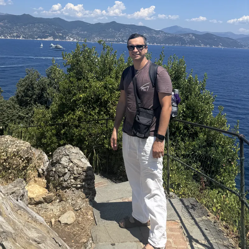 Abozar on a coastal trail above the sea near Portofino