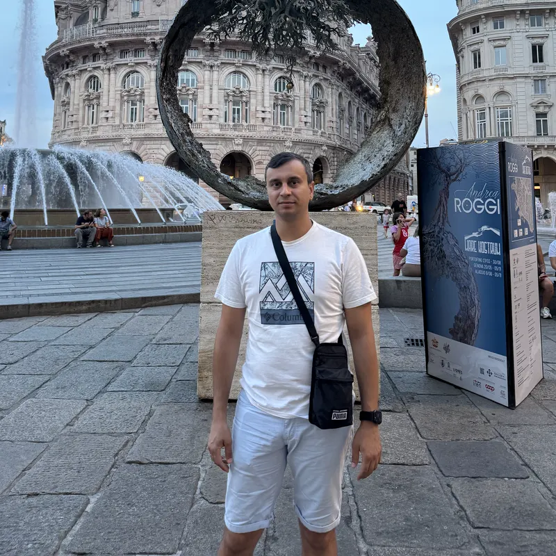 Abozar in Genoa's Piazza De Ferrari, with the big fountain behind him