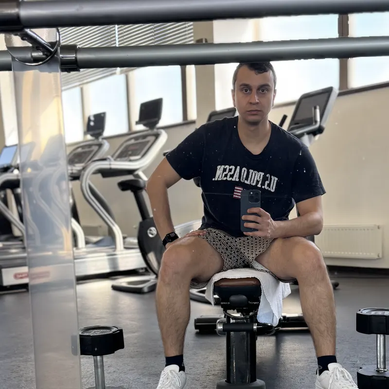 Abozar sitting on a bench in a gym in Prague
